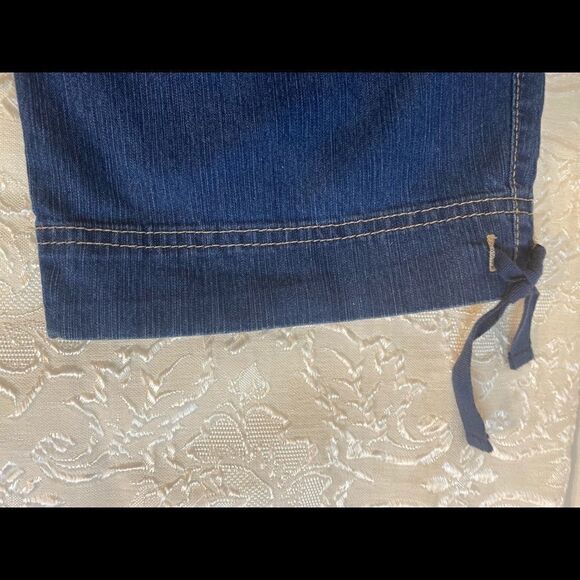 GloriaāVanderbiltāāDenimĀ CroppedāCapriāSizeā:6 - Picture 5 of 10